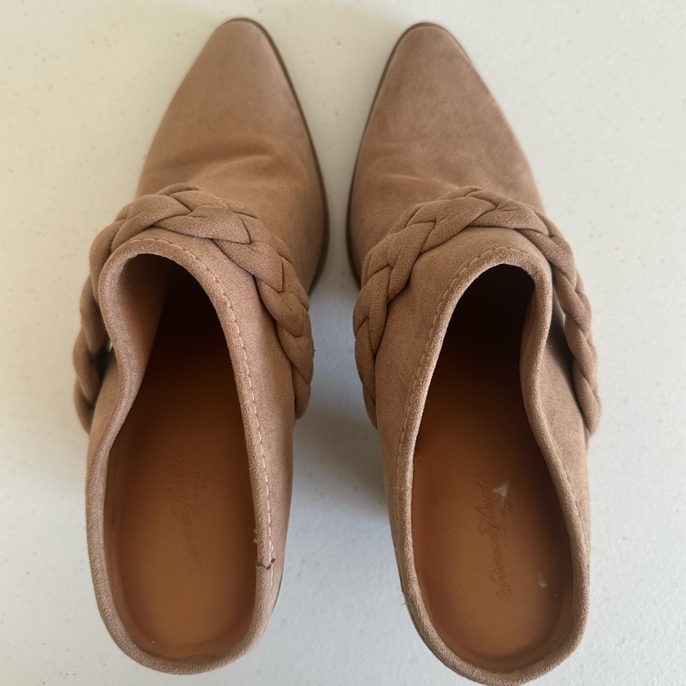 Women’s 8 Universal Thread Avis Suede Tan Braided Pointed Toe Mules - Picture 4 of 6
